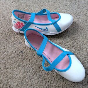 Nike Mary Jane 3 Girls Size 4.5 White Blue Floral 386758-100